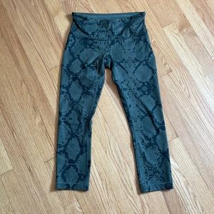Lululemon green cropped leggings